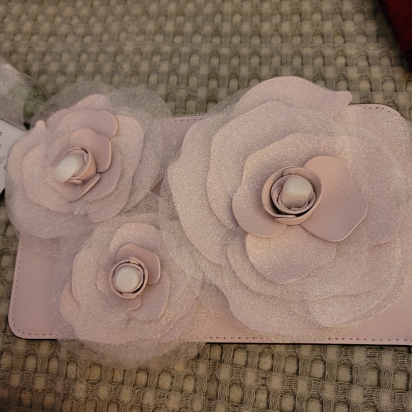 kate spade Handbags - KATE SPADE 3D FLORA FLOWER MEDIUM L-ZIP WRISTLET PALE AMETHYST BNWT $179